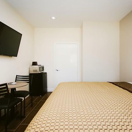 Scottish Inn & Suites Baytown Bagian luar foto