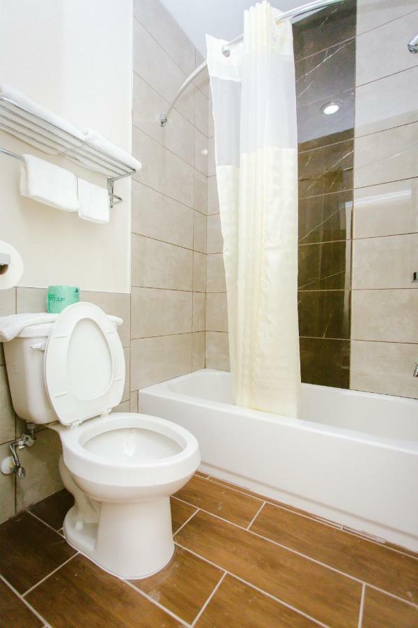 Scottish Inn & Suites Baytown Bagian luar foto