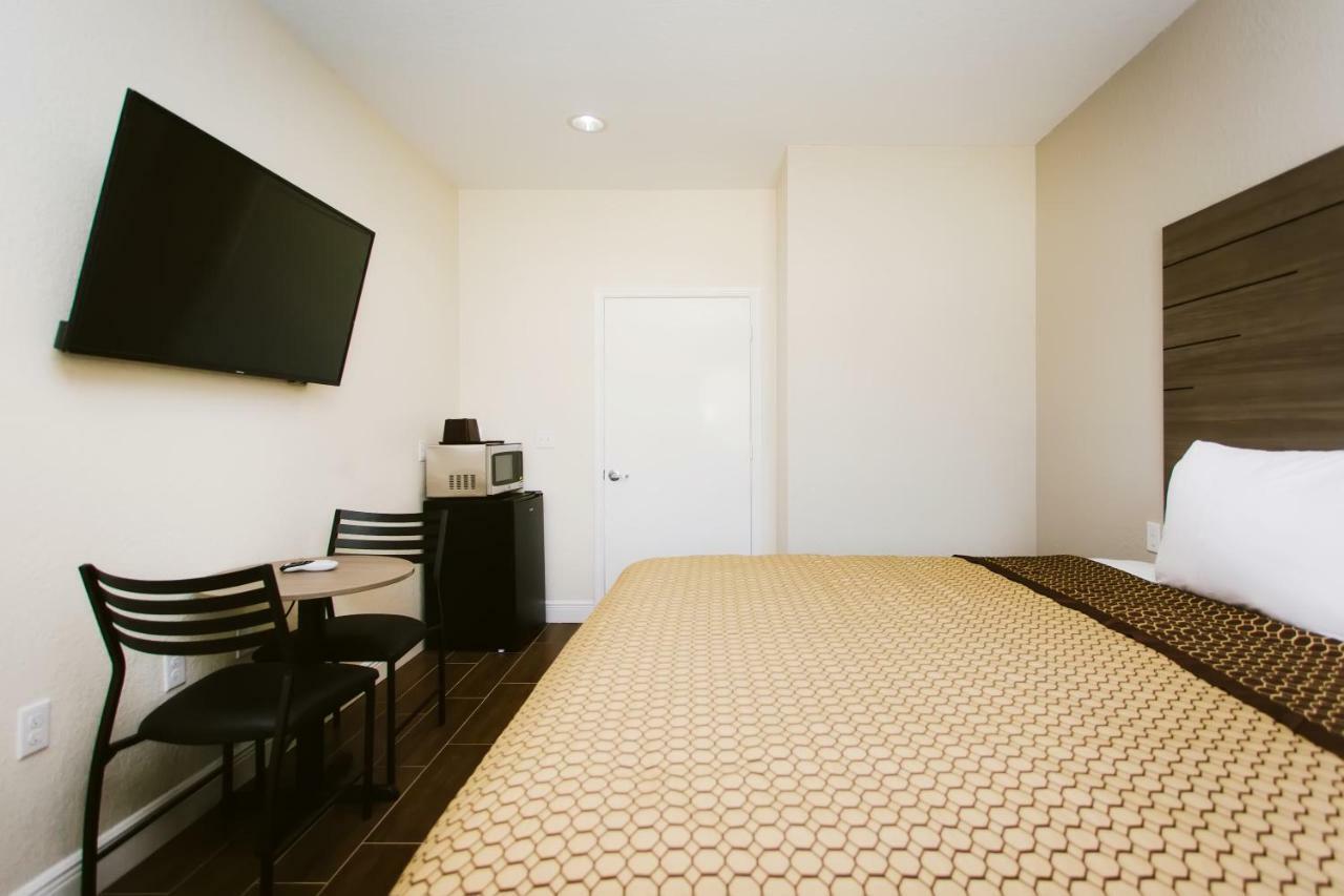 Scottish Inn & Suites Baytown Bagian luar foto