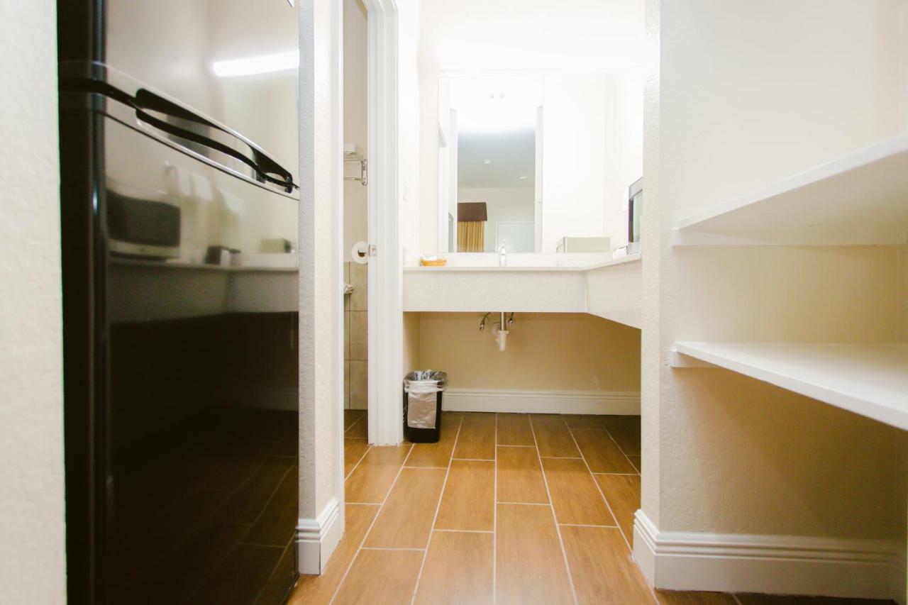 Scottish Inn & Suites Baytown Bagian luar foto