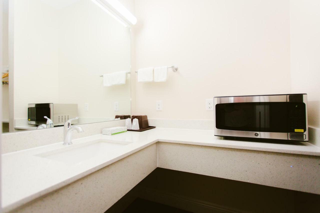 Scottish Inn & Suites Baytown Bagian luar foto