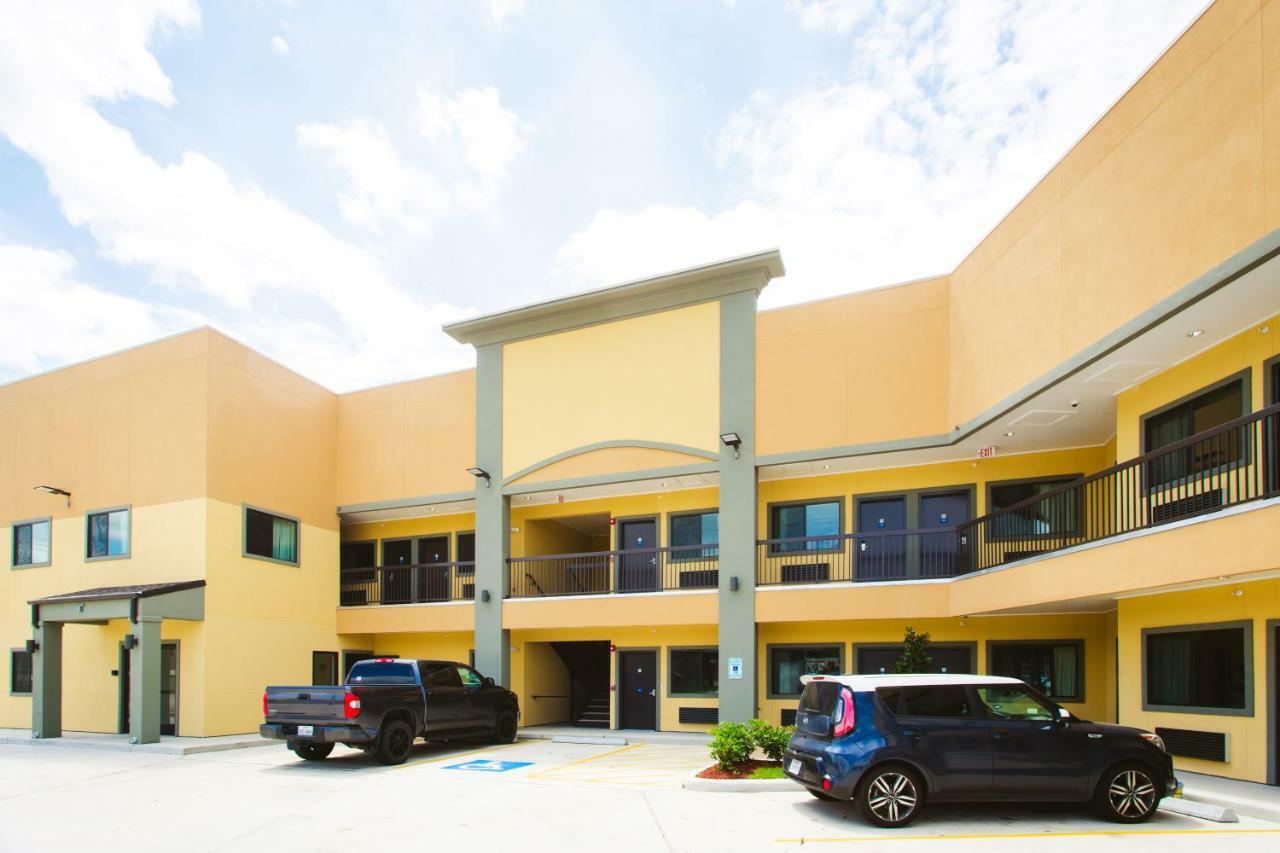 Scottish Inn & Suites Baytown Bagian luar foto