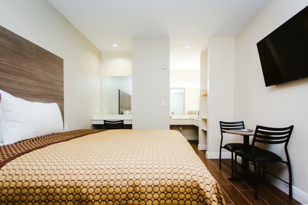 Scottish Inn & Suites Baytown Bagian luar foto